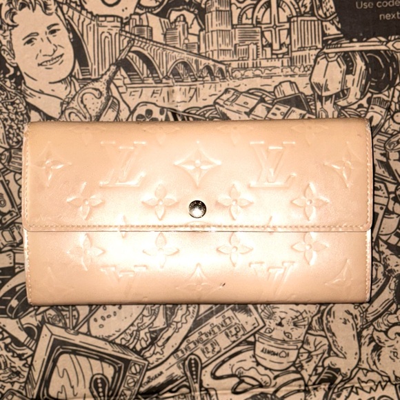 LOUIS VUITTON 🔥 SARAH VERNIS CREAM LONG SNAP WALLET - Picture 2 of 13